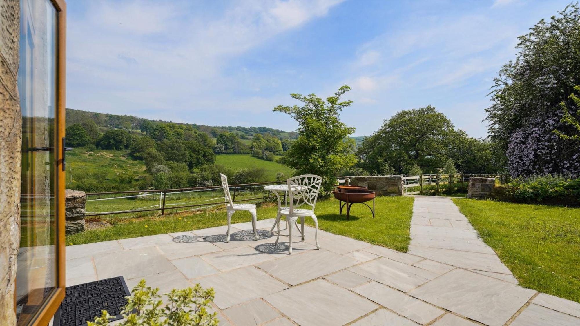 Tranquil Countryside Cottage For Two Wrexham Exterior photo